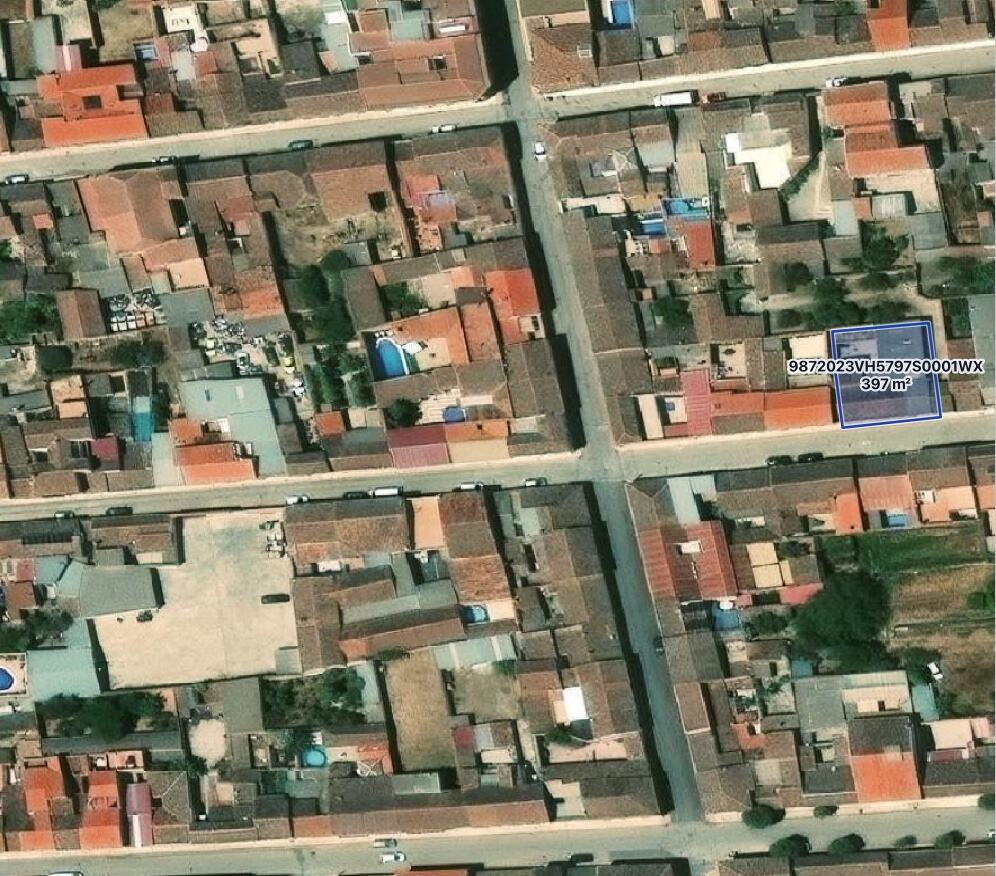 Parcelle 9872023VH5797S0001WX à Santa Cruz de Mudela tracée par Parcel GPS dans QGIS 4 sur une image satellite, étiquetée avec sa référence et 397 m²
